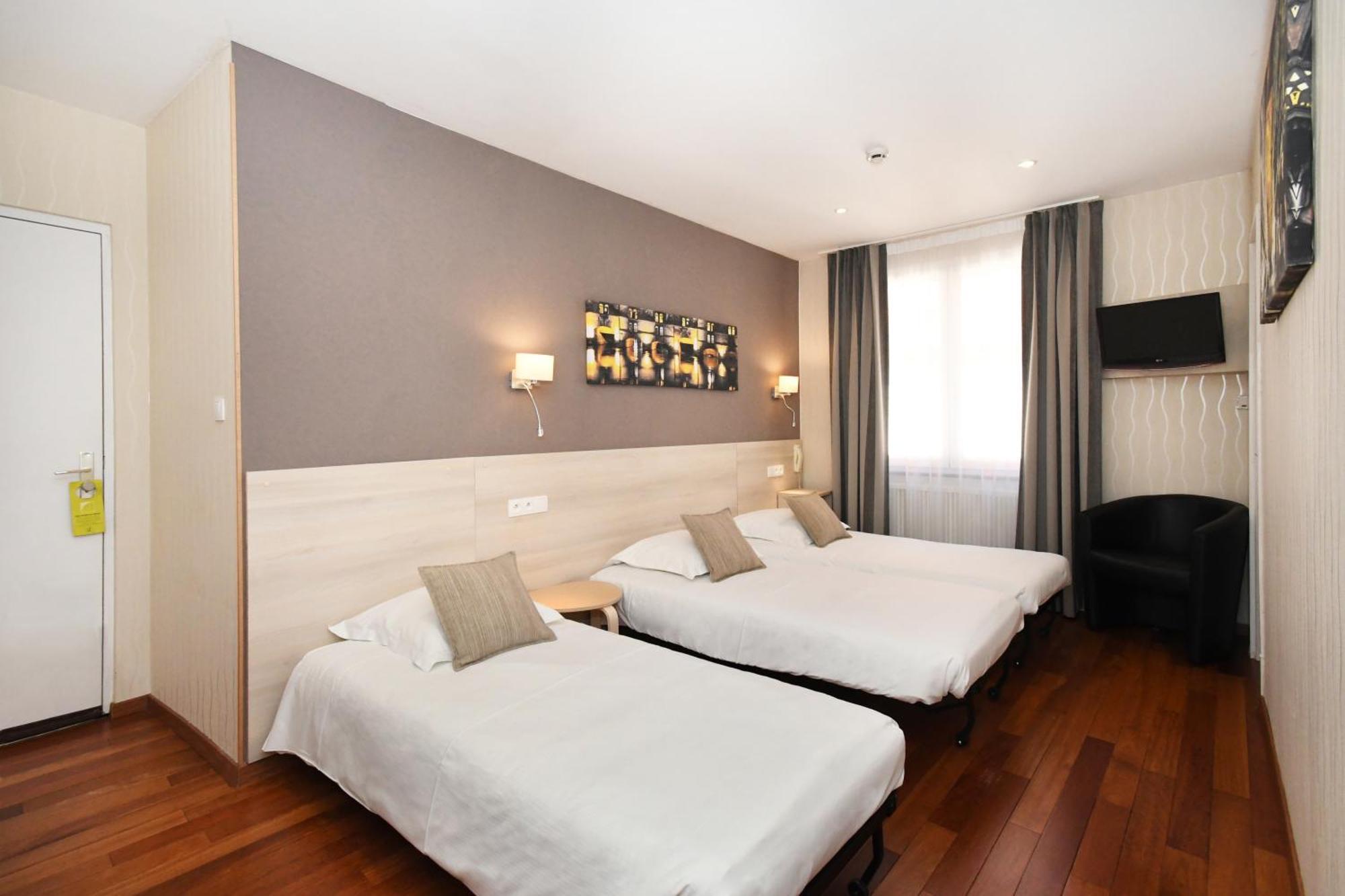 Logis Hotel Du Centre - Halte Ideale En Cyclotourisme Avec Garage A Velos Clos Molsheim Rom bilde