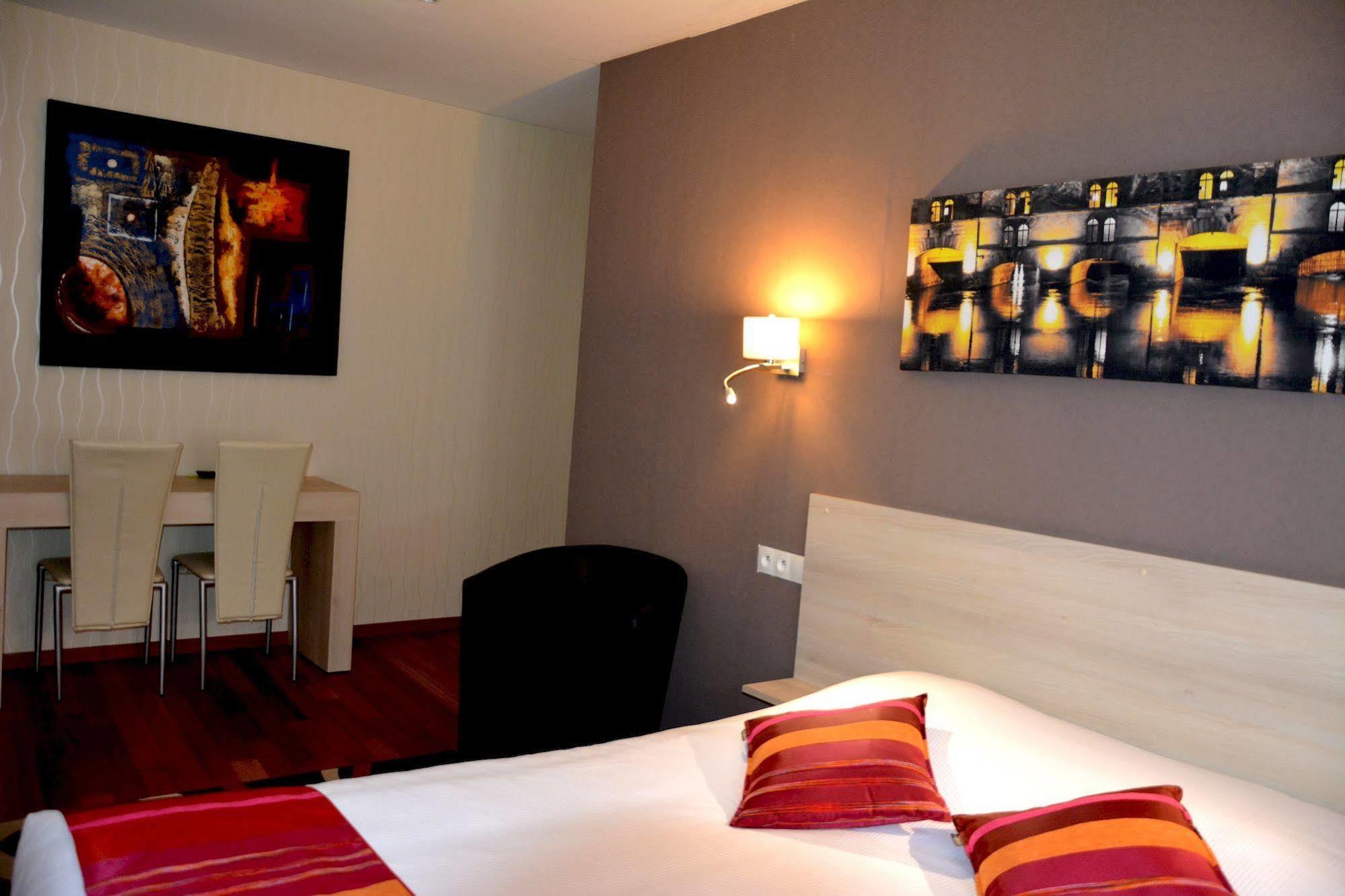 Logis Hotel Du Centre - Halte Ideale En Cyclotourisme Avec Garage A Velos Clos Molsheim Eksteriør bilde
